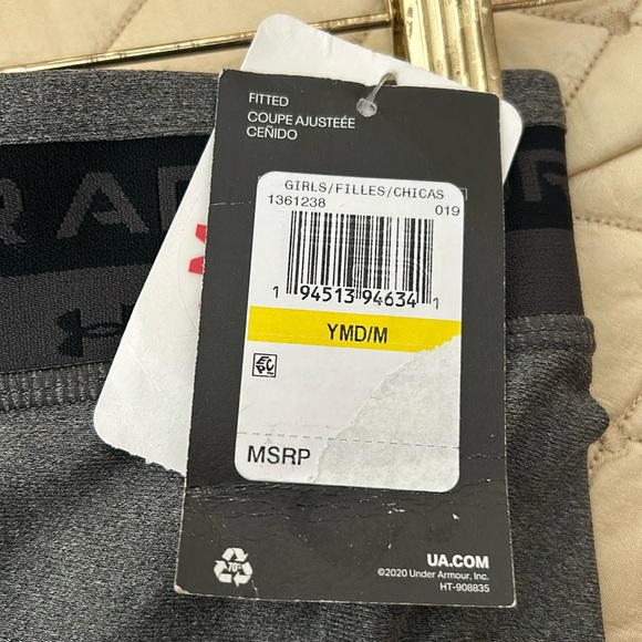 UA Girls Fitted YMD NWT - Picture 2 of 2